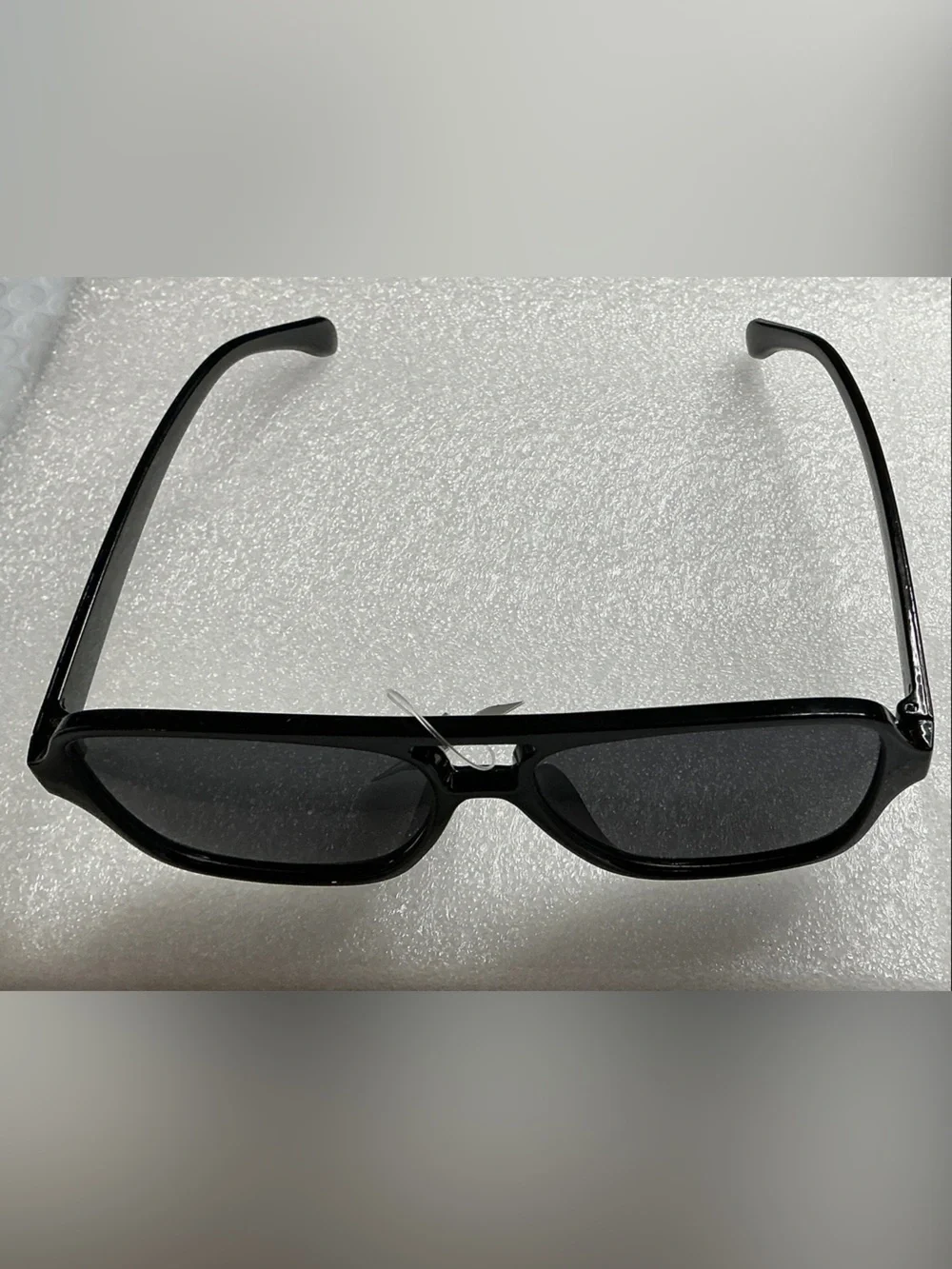 Black Men's Aviator-Style Sunglasses - Stylish UV Shades